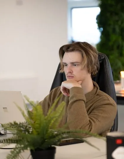 A member of the Kabinly team at work